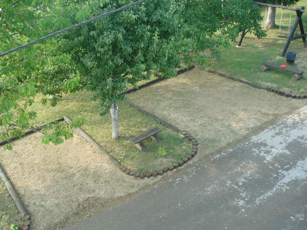 Apartments Luka Rakovica Bagian luar foto